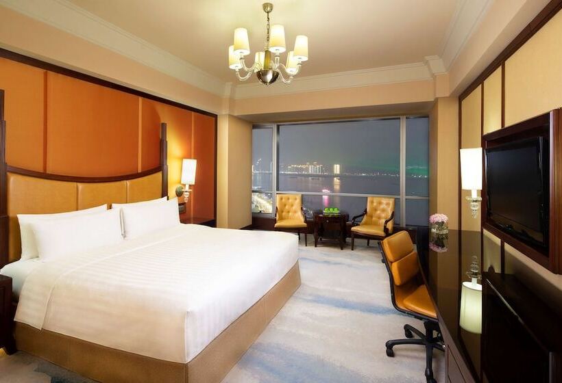 Deluxe Room, Shangri La Wenzhou A Panoramic View Of The River, Adjacent To Wenzhou International Convention And E