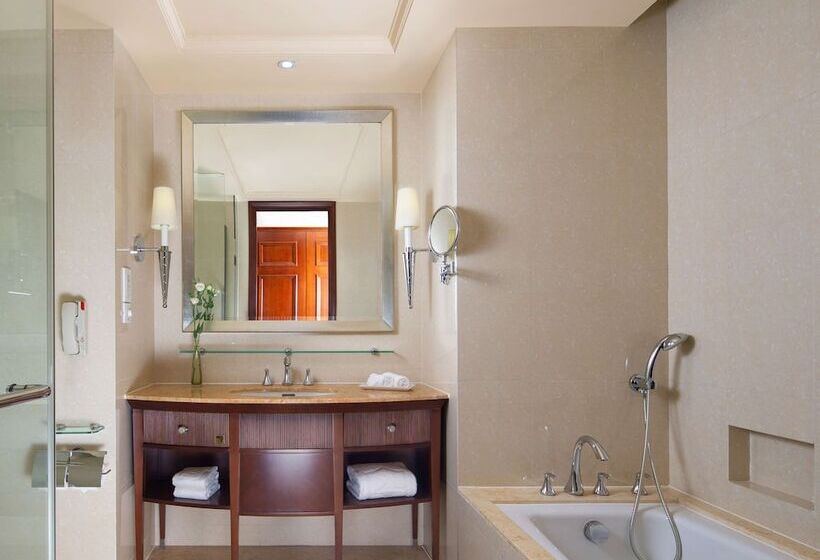 Premium Room, Shangri La Wenzhou A Panoramic View Of The River, Adjacent To Wenzhou International Convention And E