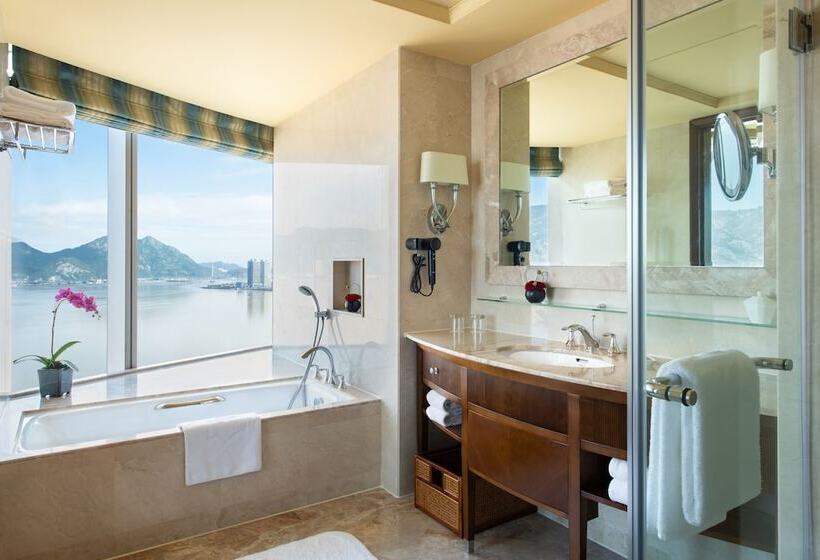 Executive Suite, Shangri La Wenzhou A Panoramic View Of The River, Adjacent To Wenzhou International Convention And E