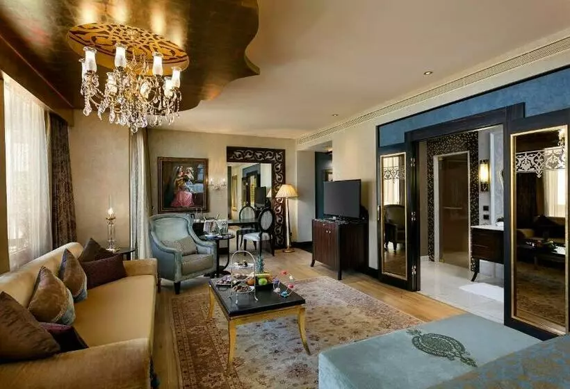 Deluxe Room, Titanic Mardan Palace