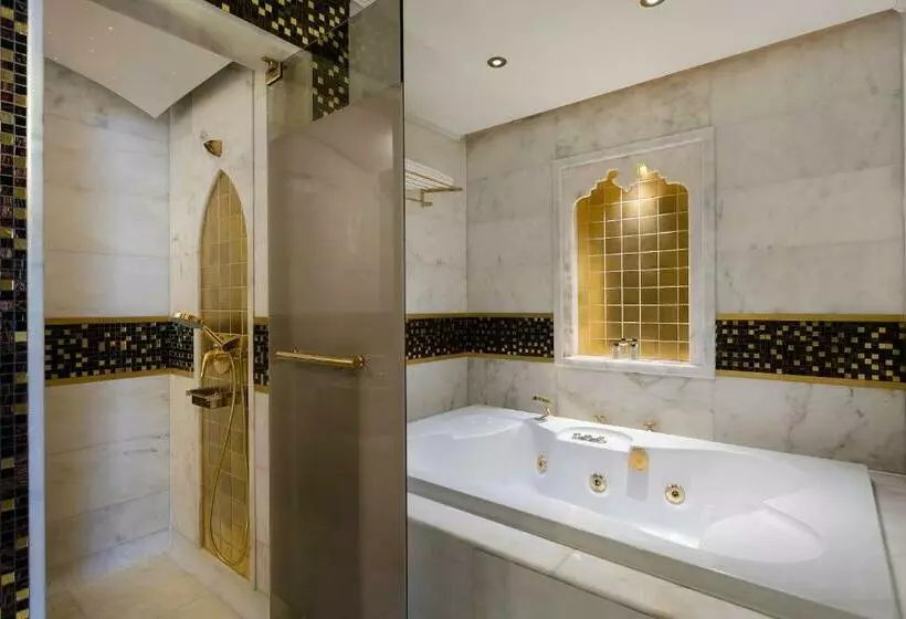 Deluxe Room, Titanic Mardan Palace
