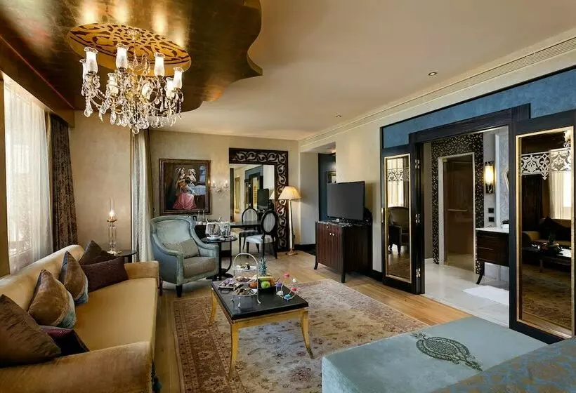 Deluxe Room, Titanic Mardan Palace