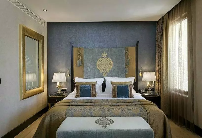Deluxe Room, Titanic Mardan Palace