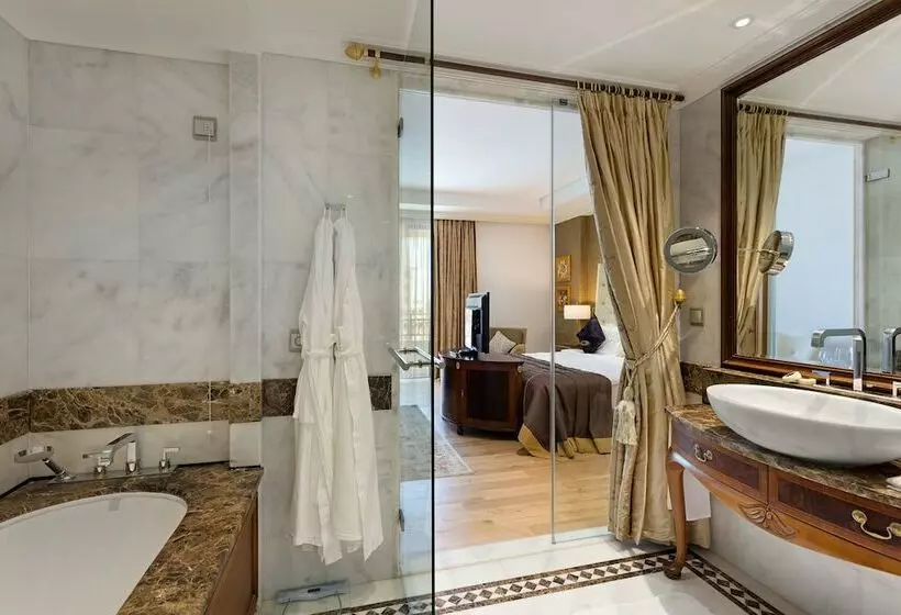 Family Room, Titanic Mardan Palace