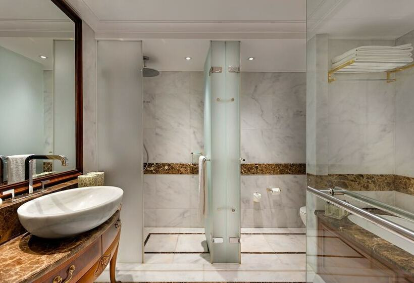 Семейный Номер, Titanic Mardan Palace