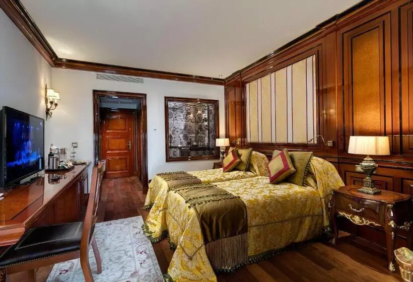 Classic Room, Titanic Mardan Palace