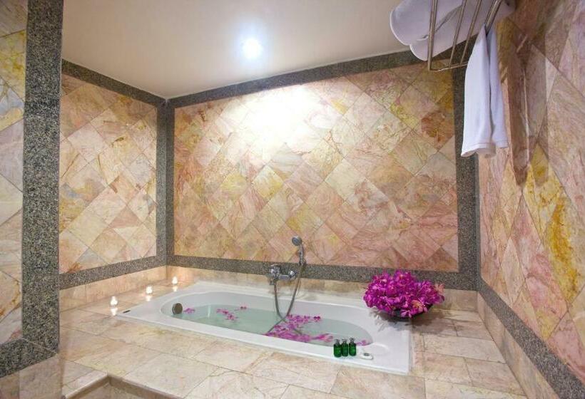 سوییت اجرایی, King Park Avenue Hotel Bangkok