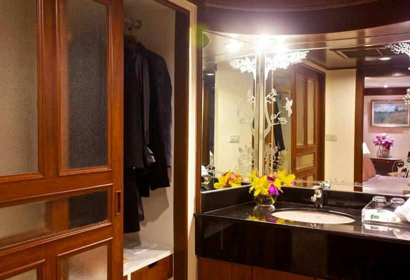 سوییت اجرایی, King Park Avenue Hotel Bangkok