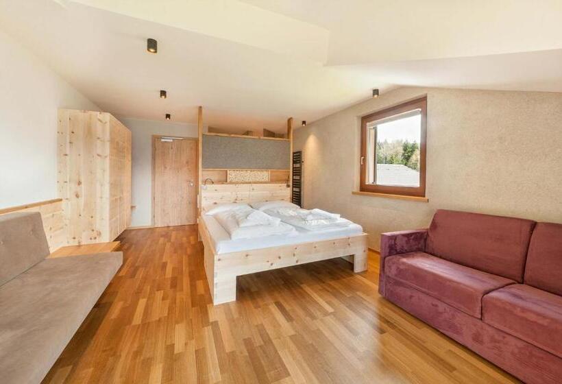 חדר משפחתי, Herol   My Mountain Retreat