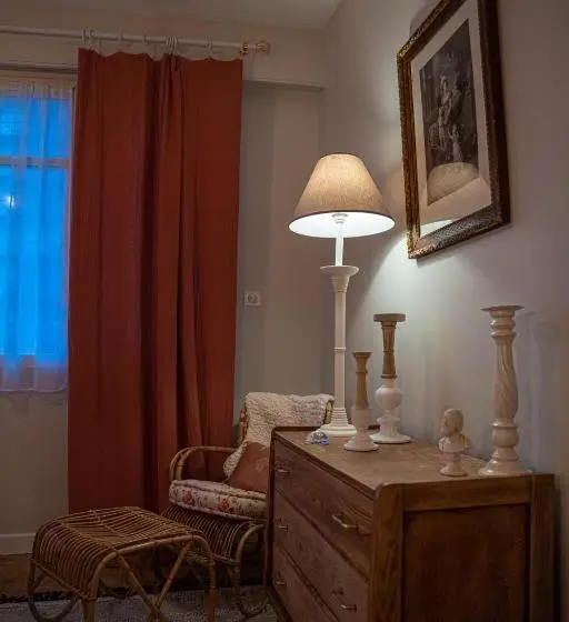 اتاق عادی, Le Rez De Jardin Albi