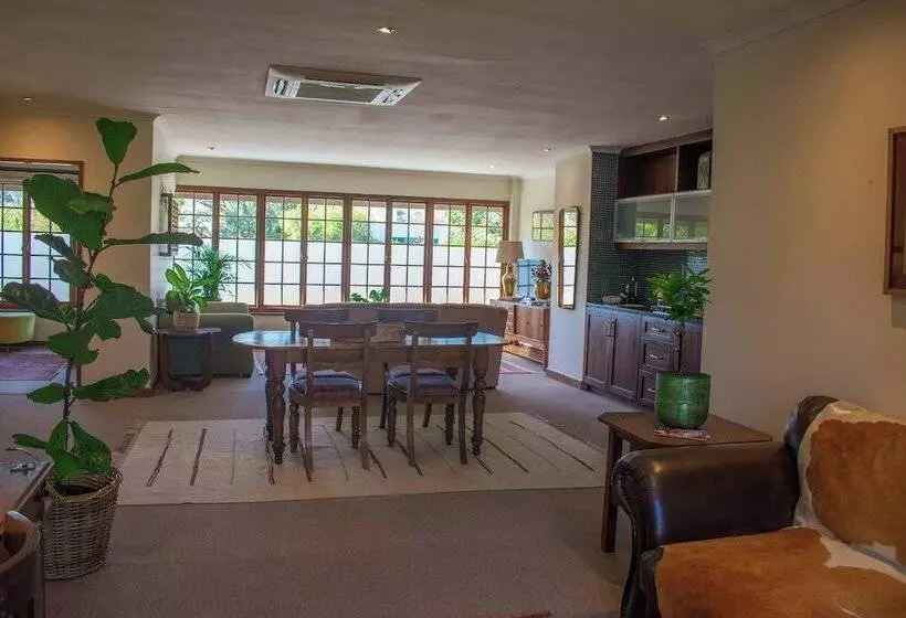 エクゼクティブスイート, 5 Seasons Guest House