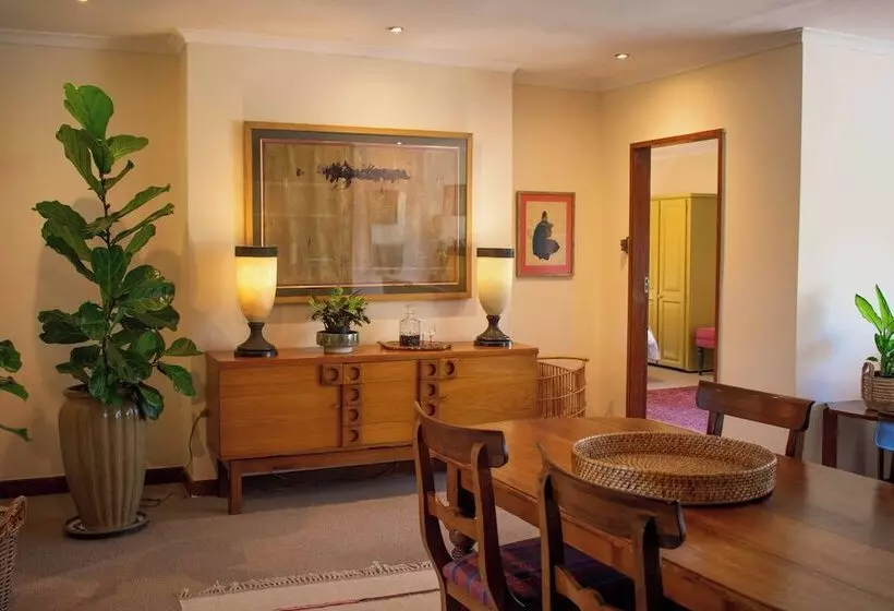 エクゼクティブスイート, 5 Seasons Guest House