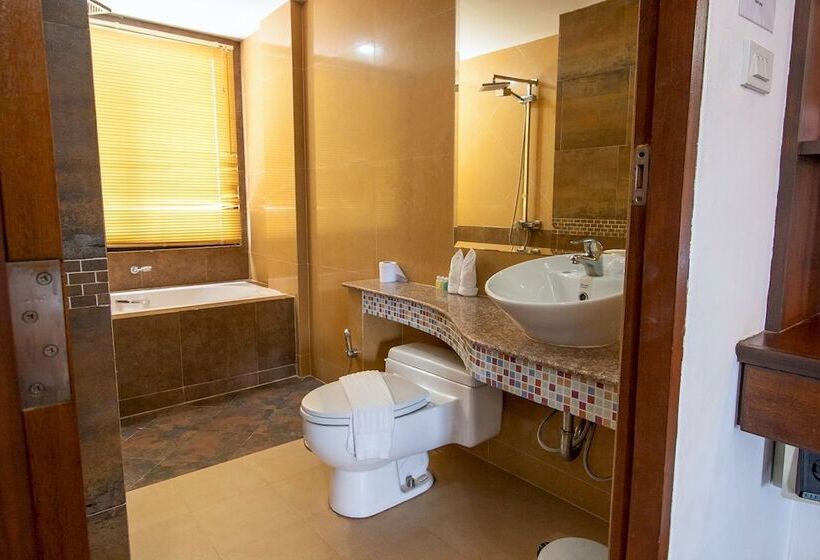 스탠다드 스튜디오, Chawenglakeview Condotel