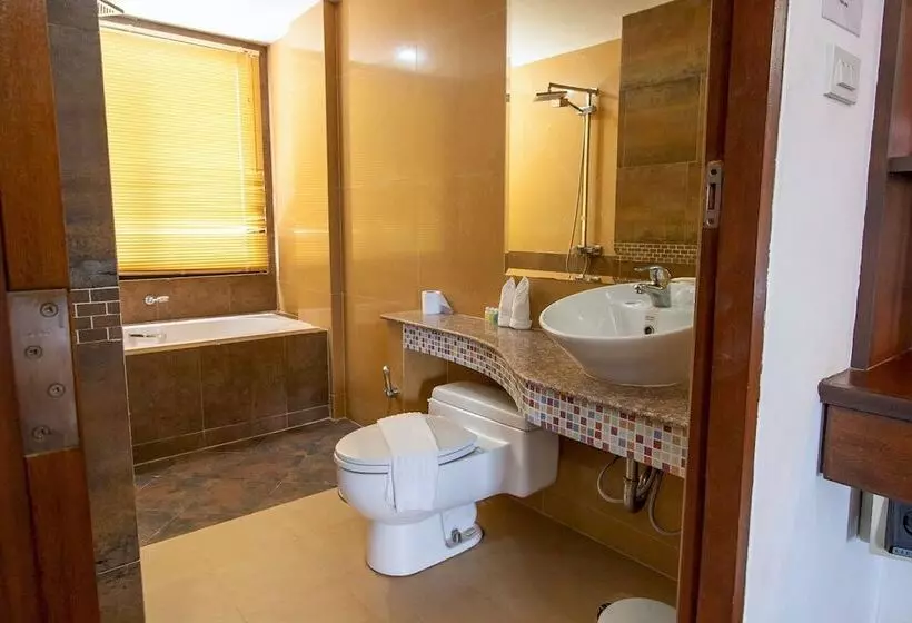 スタンダードスタジオ, Chawenglakeview Condotel