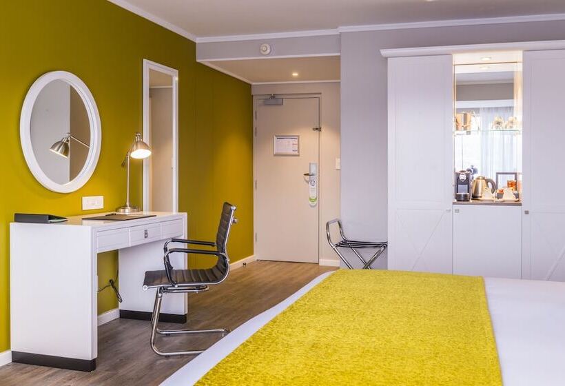 Номер Стандарт Вид на Море, Simon S Town Quayside