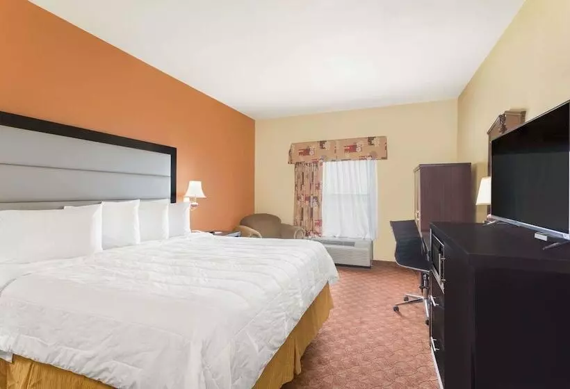 سوییت, Baymont By Wyndham Fayetteville