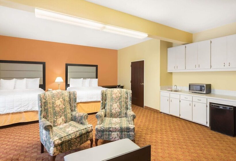 جناح, Baymont By Wyndham Fayetteville