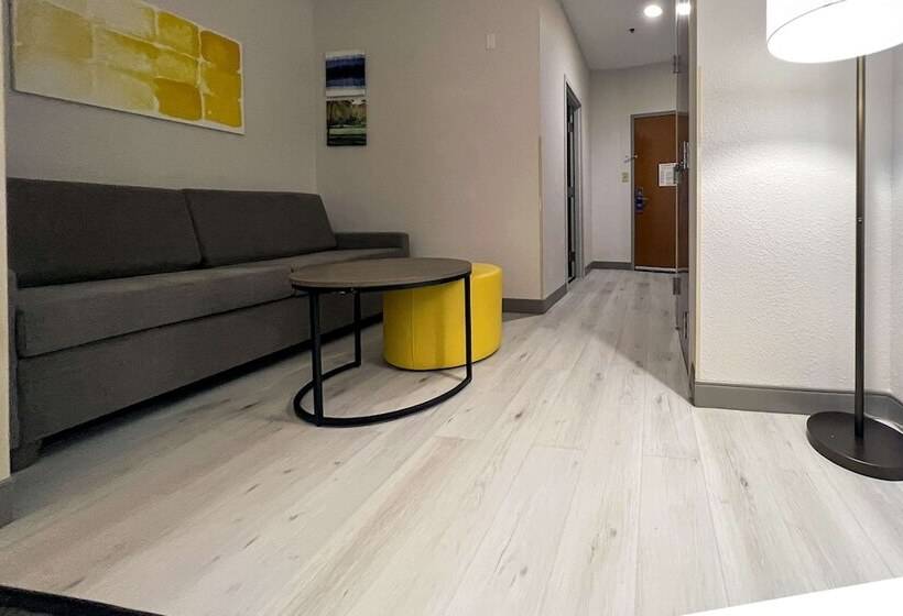 סוויטה, Comfort Suites Augusta Riverwatch