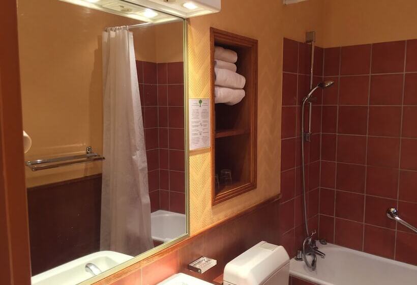 חדר סטנדרט לשלושה, De La Paix