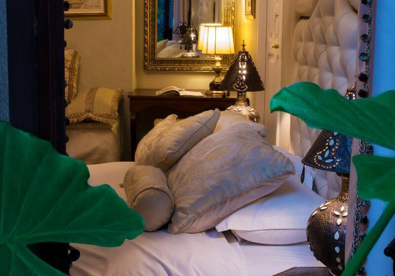 이코노미 룸, El Reducto