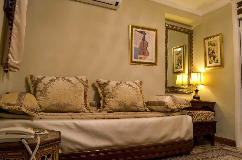 이코노미 룸, El Reducto