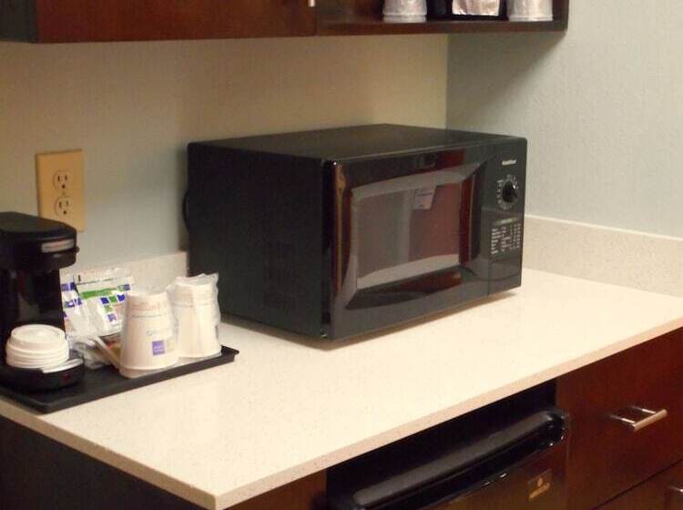 جناح, Holiday Inn Express & Suites Carmel North – Westfield, An Ihg