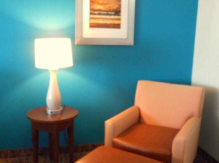 جناح, Holiday Inn Express & Suites Carmel North – Westfield, An Ihg