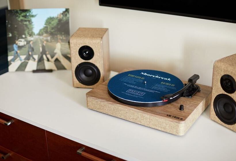 带双人床的标准工作室, Kimpton Shorebreak Huntington Beach Resort, An Ihg