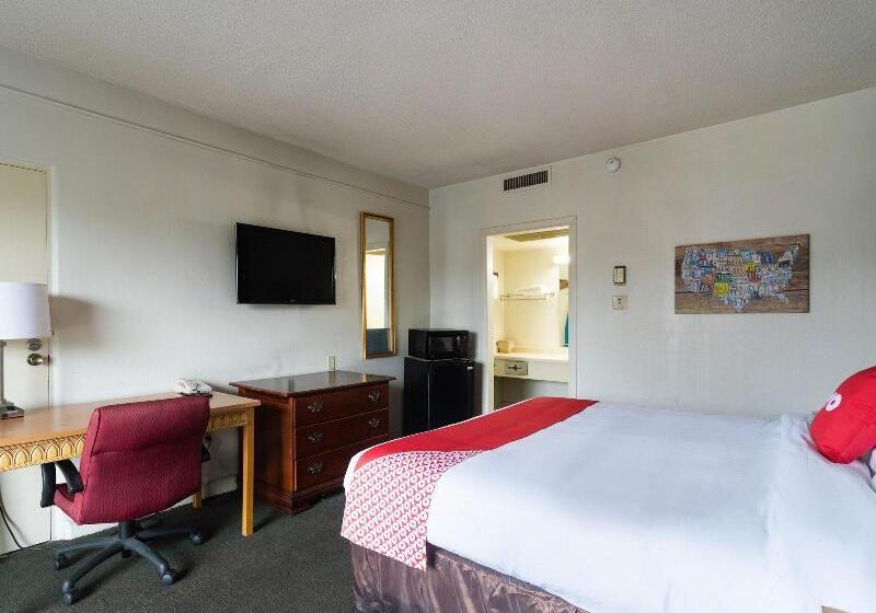 带大床的标准间, OYO Sumter SC Downtown