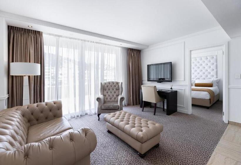 豪华两卧套房, Pepperclub