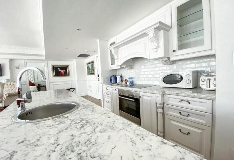 高级套房, Pepperclub