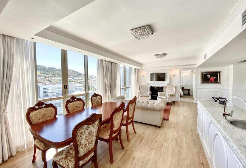 高级套房, Pepperclub