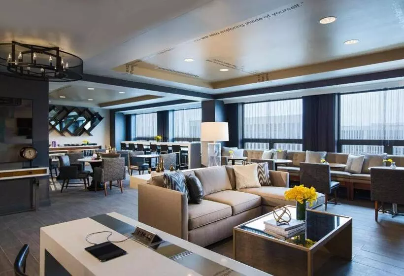 سوئیت کلاب, Renaissance Chicago O Hare Suites