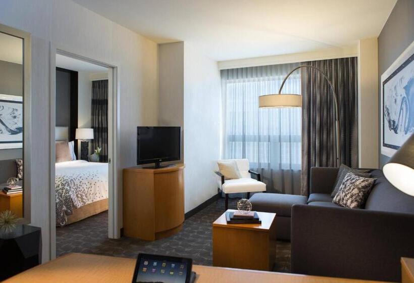 سوئیت کلاب, Renaissance Chicago O Hare Suites