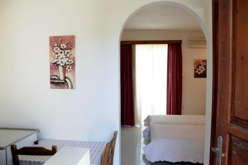 スタンダードルーム, Senia Studios