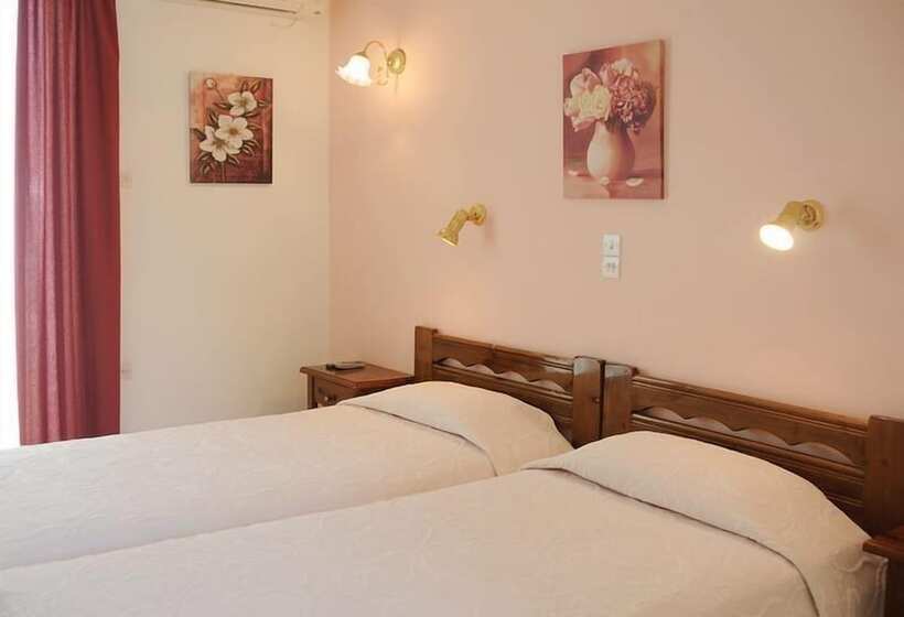 スタンダードトリプルルーム, Senia Studios