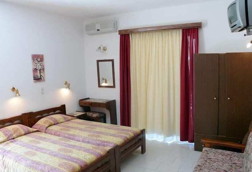 スタンダードトリプルルーム, Senia Studios