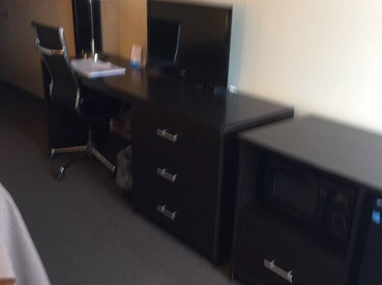 Люкс, Spark By Hilton Montgomery Eastchase