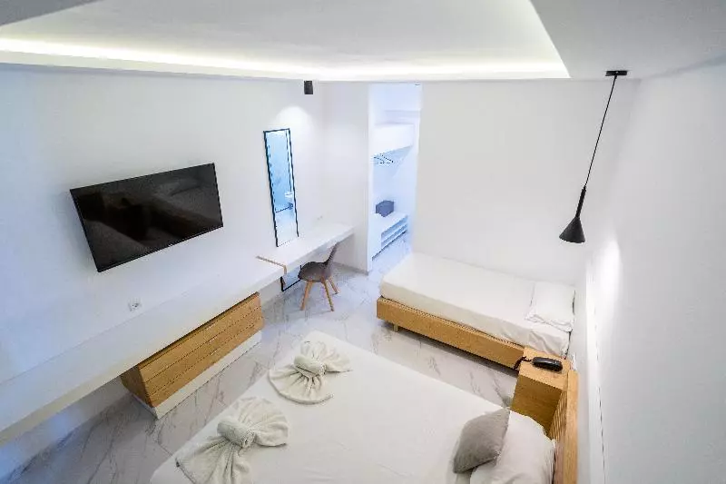 اتاق استاندارد, The Chambers