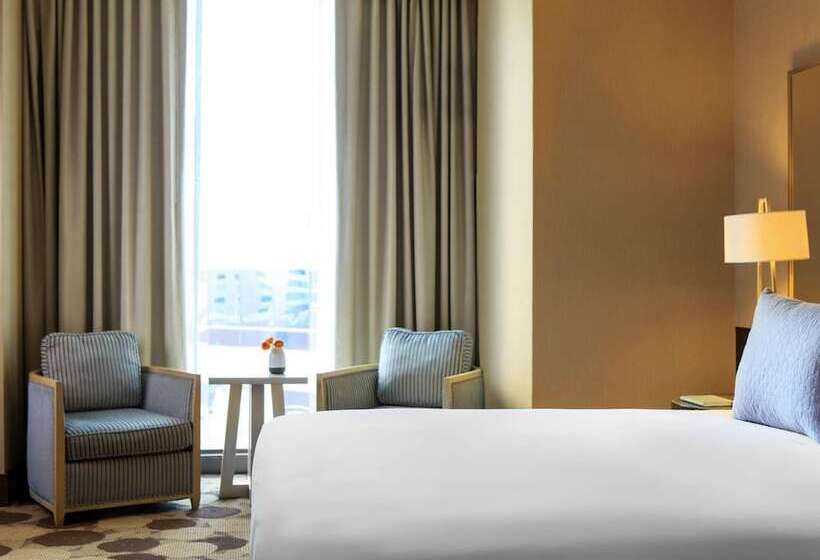 سوییت لوکس, The Royal Sonesta Chicago River North