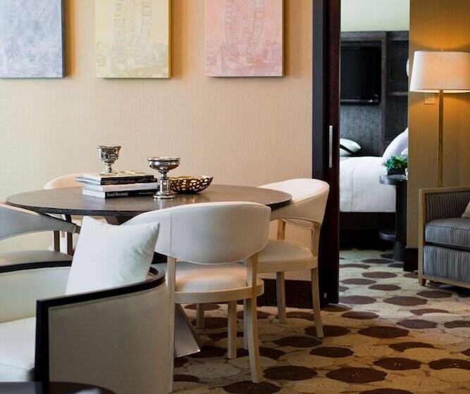 جناح, The Royal Sonesta Chicago River North