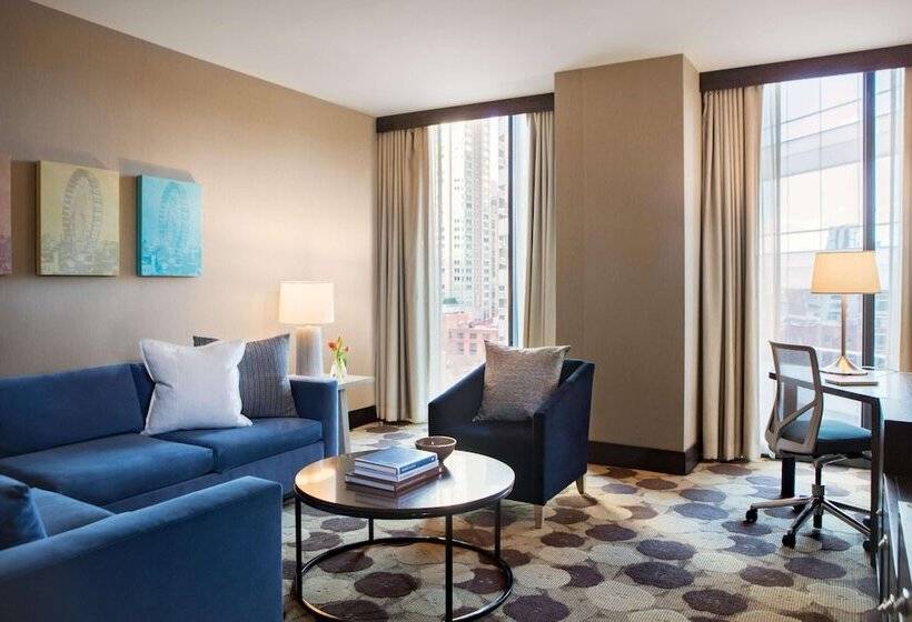 جناح, The Royal Sonesta Chicago River North