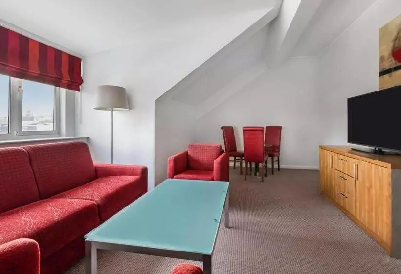 سوییت جونیور, Radisson Blu Hotel, Durham