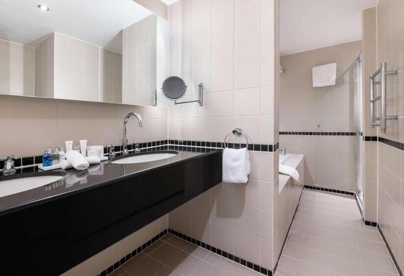 جناح جونيور, Radisson Blu Hotel, Durham