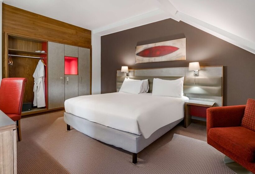 جناح جونيور, Radisson Blu Hotel, Durham