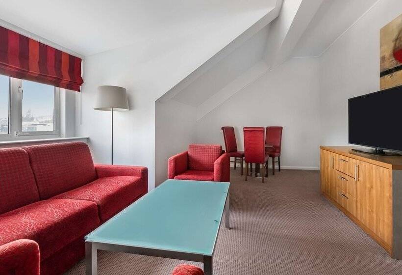 جناح جونيور, Radisson Blu Hotel, Durham