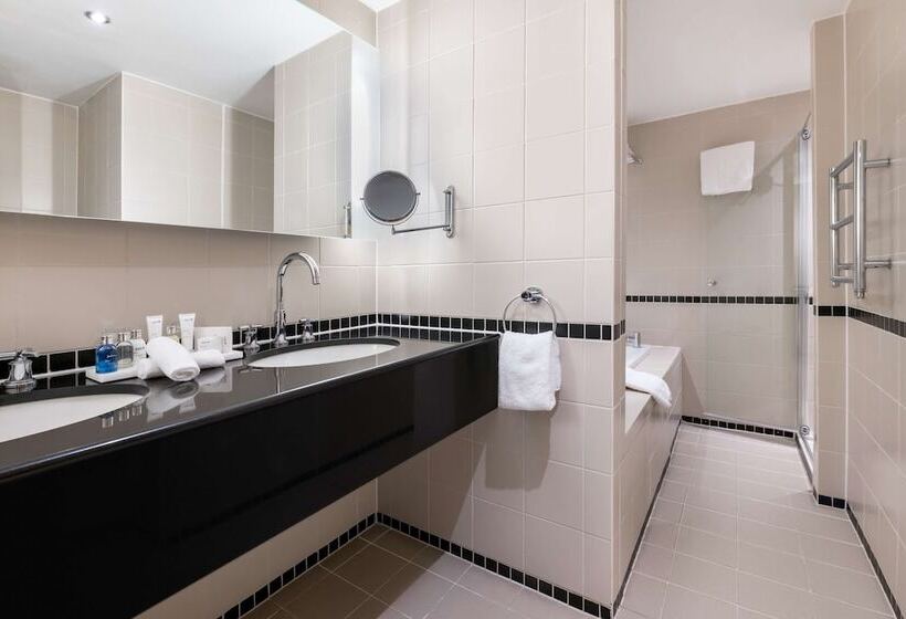 جناح جونيور, Radisson Blu Hotel, Durham