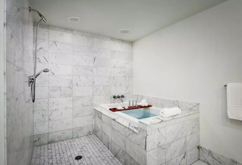 سوئیت اجرایی با چشم‌انداز دریا, Ka Laʻi Waikiki Beach, Lxr Hotels & Resorts