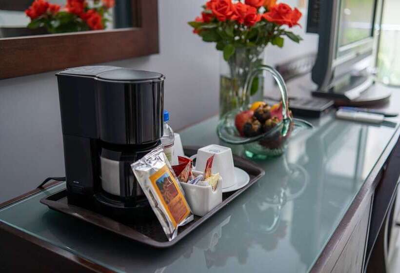 غرفه قياسيه سريرين مزدوجين, Casa De Las Flores