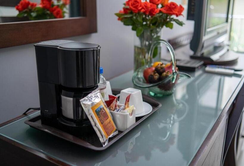 غرفه قياسيه سريرين مزدوجين, Casa De Las Flores